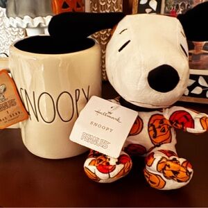 Rae Dunn White Mug & Plush Halloween Peanuts Snoopy and Woodstock Pumpkin King!